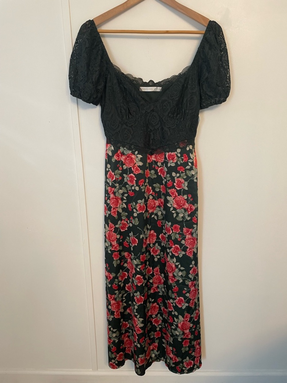 Altar'd State  Green Maxi Milkmaid Cotrage Core Clydie Floral Dress Size M Lace - Picture 2 of 13